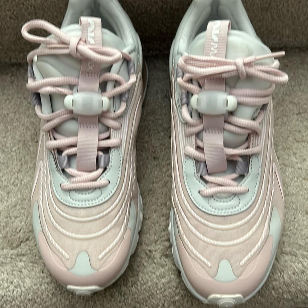 Women’s Nike AirMax 270 React Eng Photo Dust
